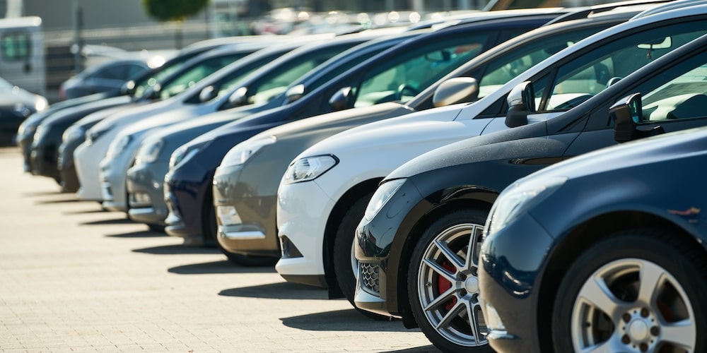 Coches en estacionamiento